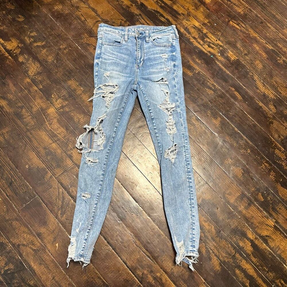 American Eagle distressed destroyed super hi-rise size 4 jeggings